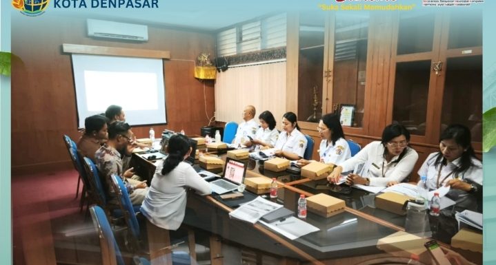 Petugas Lapangan Kantor Pertanahan Kota Denpasar melaksanakan kegiatan peninjauan lapangan di wilayah Kelurahan Sanur