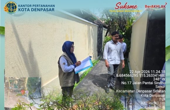 Petugas Lapangan Kantor Pertanahan Kota Denpasar melaksanakan kegiatan peninjauan lapangan di wilayah Kelurahan Sanur