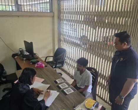 Tuntaskan Berkas Perkara, Unit Reskrim Polsek Dentim Serahkan Tersangka Kasus Penganiayaan dan Pengerusakan ke Kejaksaan.