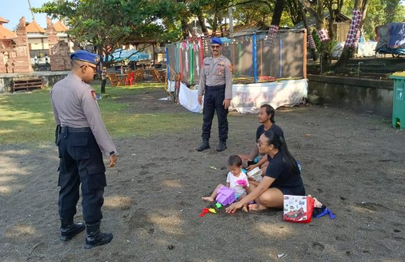 Patroli Humanis Satpolairud, Wisatawan Nyaman Nikmati Pantai di Hari Raya Pagerwesi