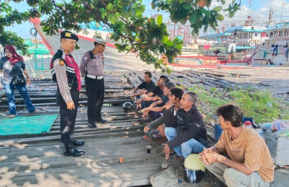 Sambang  Kamtibmas di Pelabuhan Benoa, Polsek Kawasan Pelabuhan Benoa Ajak ABK Kapal Ikan Jaga Kamtibmas