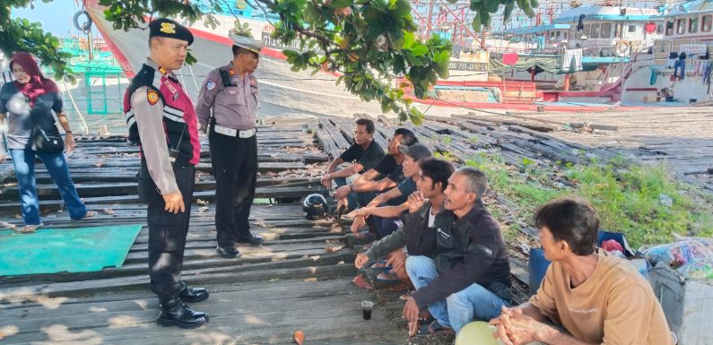Sambang  Kamtibmas di Pelabuhan Benoa, Polsek Kawasan Pelabuhan Benoa Ajak ABK Kapal Ikan Jaga Kamtibmas