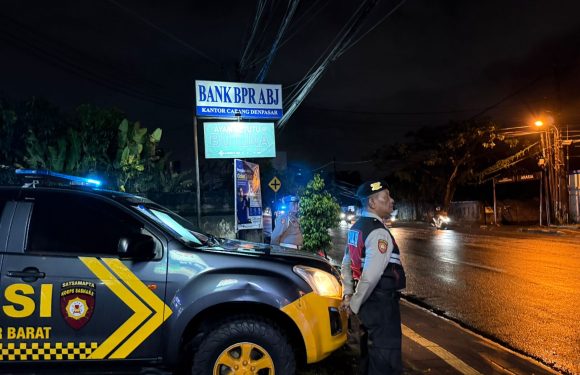 Cegah Balap Liar dan Gangguan Kamtibmas, Polsek Denbar Gelar Patroli Blue Light Subuh.