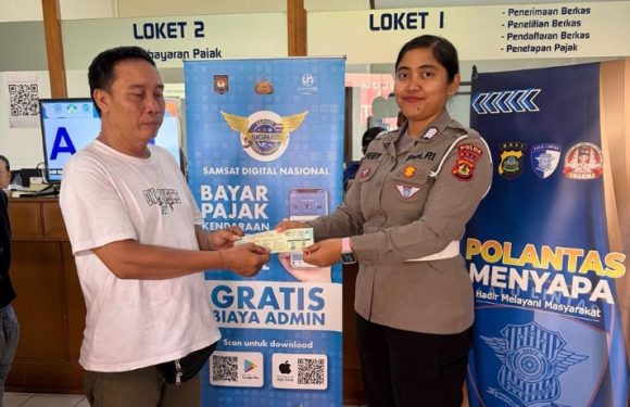 Pelayanan STNK pada UPT Samsat Pembantu Kota Denpasar  Petugas Ditlantas Polda Bali Berikan Layanan Dengan Baik, Cepat dan Transparan.