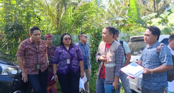 Tim Kantor Pertanahan Kabupaten Bangli Hadiri Pemeriksaan Setempat Perkara Pertanahan di Desa Jehem.