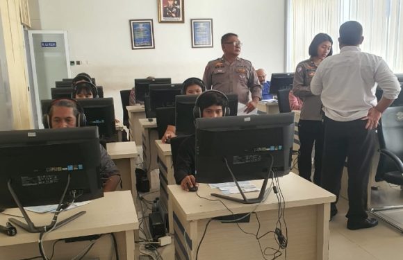 Bimbingan Humanis Satpas SIM Polresta Denpasar, Pemohon Dibekali Pemahaman Sebelum Ujian Teori