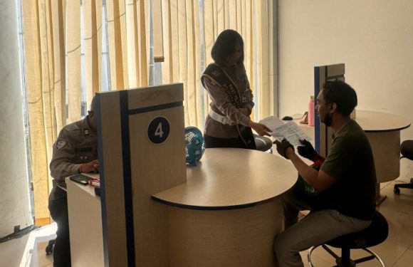 Pelayanan Humanis Satpas SIM Polresta Denpasar, Pemohon Dibantu Langsung dengan Ramah dan Profesional.