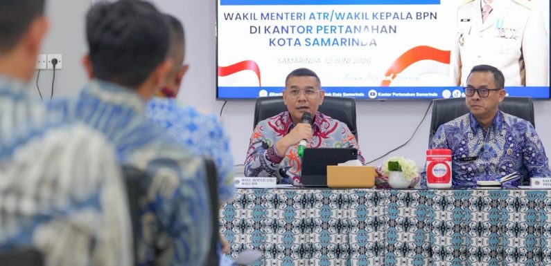 Berikan Pengarahan di Kantah Kota Samarinda, Wamen Ossy: ATR/BPN Harus Jadi Solusi Atas Pembangunan di Kalimantan Timur