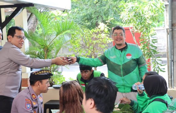 Ngopi Kamtibmas Bersama Komunitas Ojol, Kapolresta Denpasar Ajak Jaga Keamanan Kota