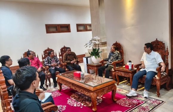 Kepala Kantah Badung Bersama Kasi Pengadaan Mendampingi Kepala Kanwil BPN Provinsi Bali Pada Rapat Dengan Pemprov Bali Membahas Rencana Rembangunan Jalan Lingkar Selatan