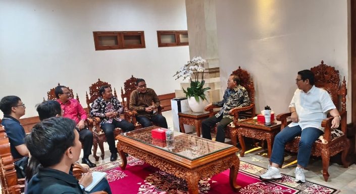 Kepala Kantah Badung Bersama Kasi Pengadaan Mendampingi Kepala Kanwil BPN Provinsi Bali Pada Rapat Dengan Pemprov Bali Membahas Rencana Rembangunan Jalan Lingkar Selatan