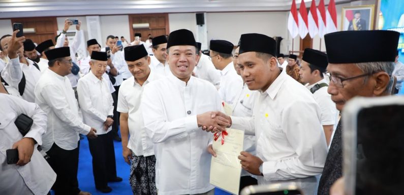 Serahkan 243 Sertipikat Tanah Wakaf di Jawa Tengah, Menteri Nusron: Bagian dari Program Prioritas Nasional Selesaikan Kepastian Hukum Aset Umat