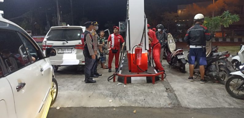 Polsek Denpasar Timur Monitoring SPBU, Pastikan Distribusi BBM Aman dan Tidak Ada Terjadi Antrean Panjang.