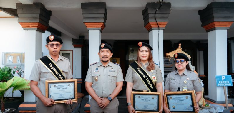 Apresiasi Kinerja dan Digital , Kantor Pertanahan Kabupaten Klungkung Berikan Penghargaan kepada Pegawai Teladan dan Penerima Top Engagement Award.