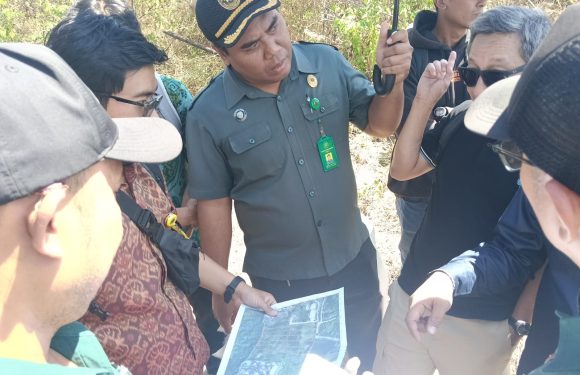 Staf Seksi Pengendalian dan Penanganan Sengketa Kantah Badung Menghadiri Kegiatan  constatering objek eksekusi di Desa Pecatu.