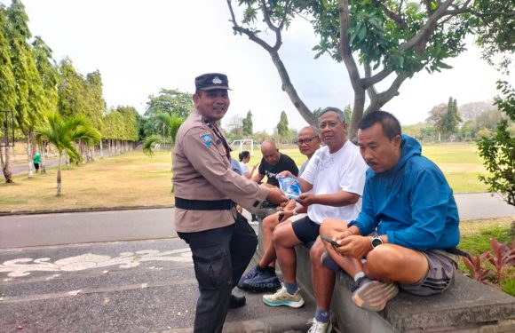 Gencarkan Edukasi di Kawasan Renon, Personel Satgas Preemtif Ops Pekat Agung 2026 Polresta Denpasar Sebarkan Brosur