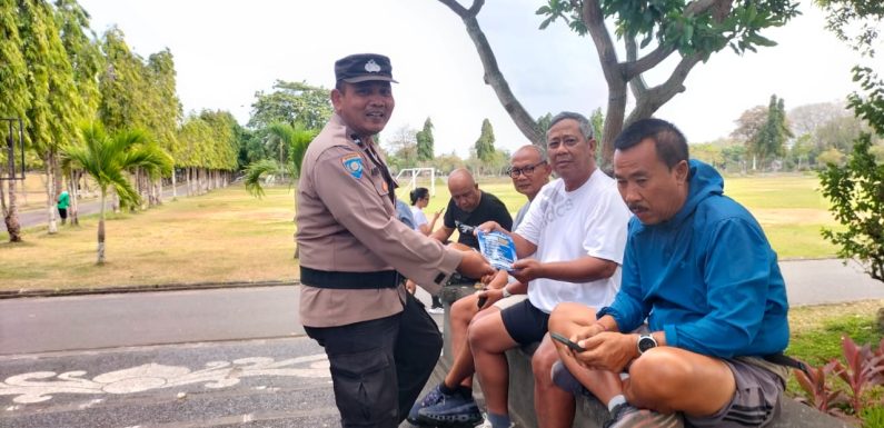 Gencarkan Edukasi di Kawasan Renon, Personel Satgas Preemtif Ops Pekat Agung 2026 Polresta Denpasar Sebarkan Brosur