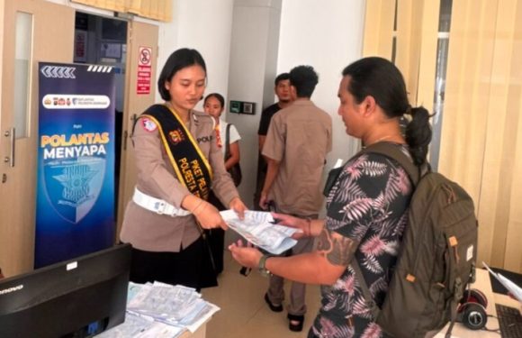Polantas Menyapa, Satpas SIM Polresta Denpasar Hadir Dampingi Pemohon Saat Ujian Teori
