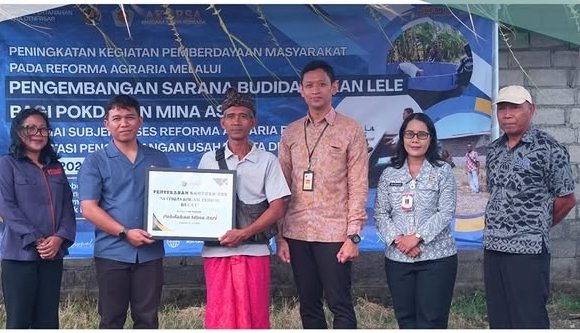 Kantor Pertanahan Kota Denpasar Memberikan Batuan Kepada Pokdakan Mina Asri Melalui Pengembangan Sarana Budidaya Ikan Lele.