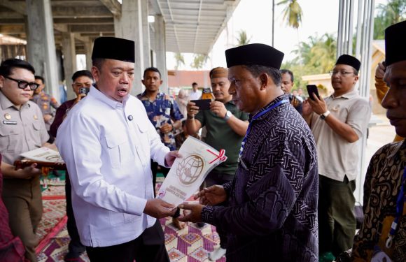Menteri Nusron Serahkan Sertipikat Wakaf dan Bantuan dari MUI untuk Masjid Salman Alfarisi Aceh Tamiang