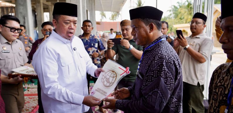 Menteri Nusron Serahkan Sertipikat Wakaf dan Bantuan dari MUI untuk Masjid Salman Alfarisi Aceh Tamiang