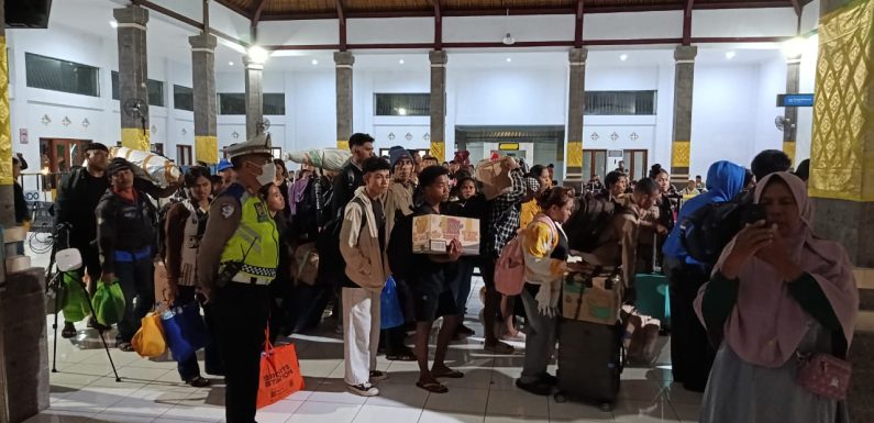 Pengamanan Kedatangan KM Tilongkabila di Pelabuhan Benoa Berjalan Aman, Ratusan Penumpang Diperiksa