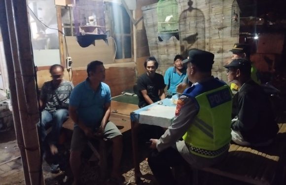 Polsek Denpasar Barat Sambangi Sopir Truk, Edukasi Kamtibmas dan Keselamatan Berlalu Lintas