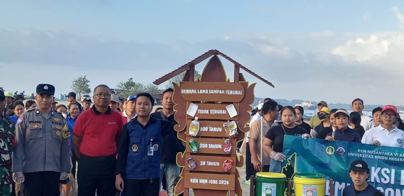 BHABINKAMTMAS DESA SANUR KAUH DUKUNG GOTONG ROYONG KEBERSIHAN DI KAWASAN PANTAI MERTASARI