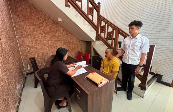 Tuntaskan Proses Penyidikan, Unit Reskrim Polsek Dentim Serahkan Tersangka dan BB ke Kejari Denpasar