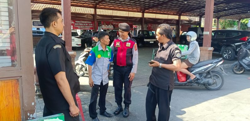 Patroli Dialogis Unit Turjawali Samapta Polresta Denpasar Jaga Kamtibmas di Pasar Badung