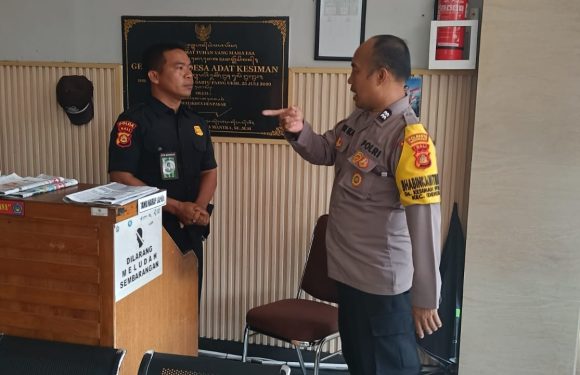 Sambangi LPD Desa Adat Kesiman, Bhabinkamtibmas Pantau Aktivitas Transaksi dan Sampaikan Pesan Kamtibmas