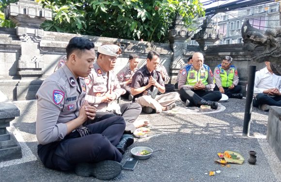 Jaga Soliditas dan Spiritualitas, Personel Polsek Kuta Selatan Persembahyangan Bersama