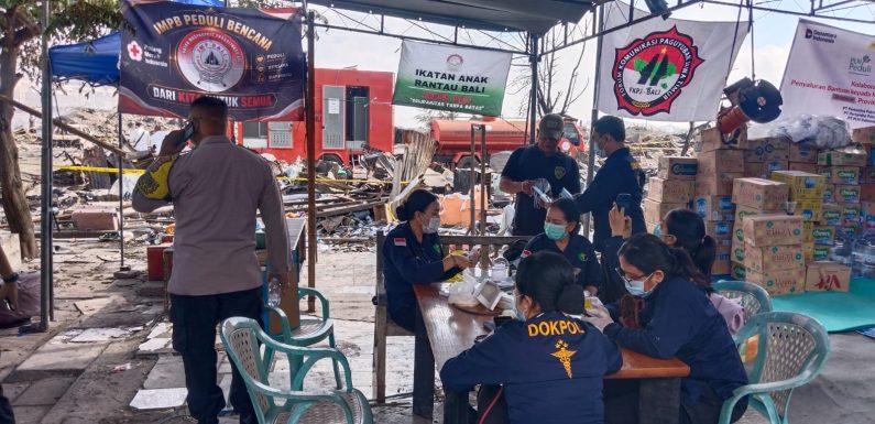 Dokkes Polresta Denpasar Bersama Dinkes Berikan Bakti Kesehatan bagi Korban Kebakaran di Jalan Nakula