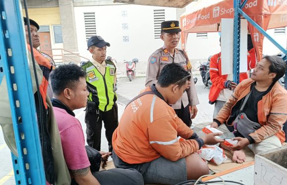 Sambangi Ojol dan Kurir Shopee, Polsek Denbar Perkuat Sinergi Cegah Gangguan Kamtibmas