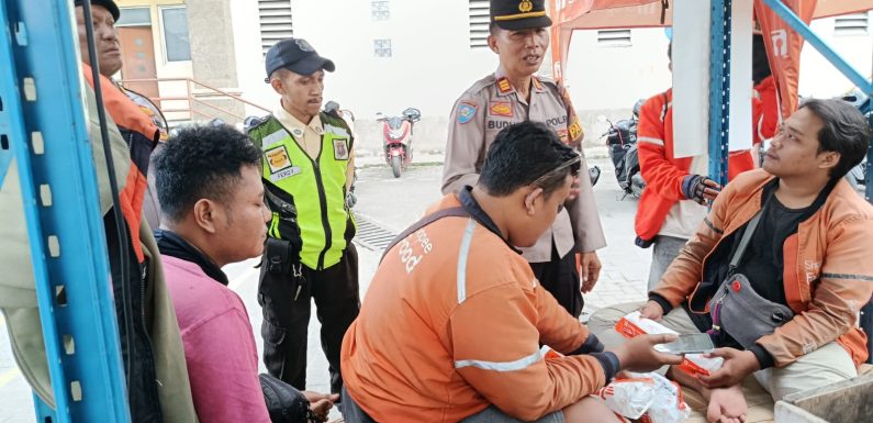 Sambangi Ojol dan Kurir Shopee, Polsek Denbar Perkuat Sinergi Cegah Gangguan Kamtibmas