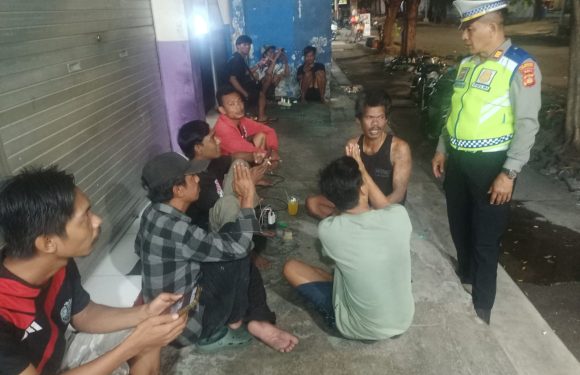 Cooling System di Pelabuhan Benoa, Polisi Sambangi ABK dan Ajak Jaga Kamtibmas Tetap Kondusif