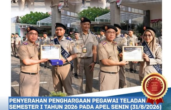 Kantah Kota Denpasar Berikan Penghargaan Kepada 2 Orang Pegawai Teladan Yang Mempunyai Kinerja dan Integritas Tinggi Dalam Melaksanakan Tugas.