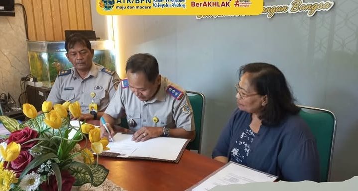 Kantah Buleleng Gelar Penandatanganan Berita Acara Penyerahan Bahan Penilaian Pembangunan Taman Teknologi Turyapada Tower Komunikasi Bali Smart 6.0 Kerthi Bali di Desa Pegayaman.