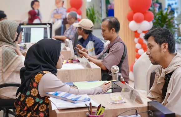 Di Tengah Kesibukan, Warga Manfaatkan PELATARAN untuk Urusan Pertanahan saat Akhir Pekan