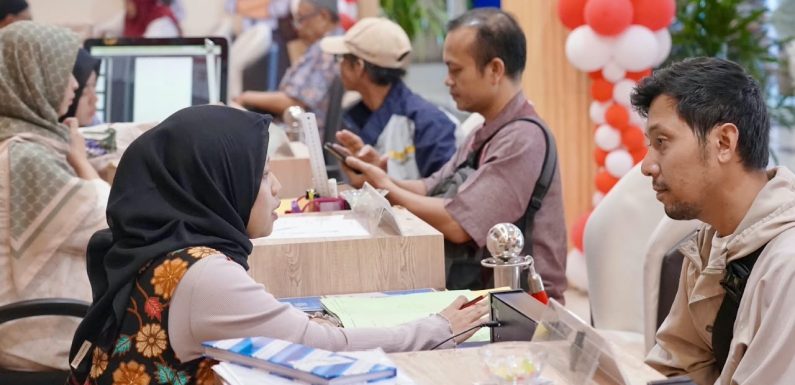 Di Tengah Kesibukan, Warga Manfaatkan PELATARAN untuk Urusan Pertanahan saat Akhir Pekan