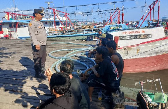 Patroli Sambang Polsek Kawasan Pelabuhan Benoa Sampaikan Pesan Kamtibmas