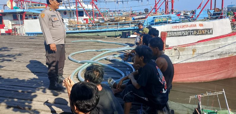 Patroli Sambang Polsek Kawasan Pelabuhan Benoa Sampaikan Pesan Kamtibmas