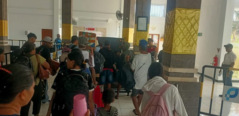Polsek Benoa Pengamanan dan Patroli Gabungan Kedatangan KM Awu