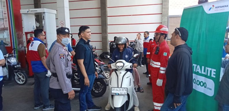 Polsek Denpasar Selatan Kawal Delivery Service Pertamina, Upaya Urai Antrean BBM