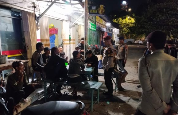 Polsek Kawasan Pelabuhan Benoa Sambangi ABK Kapal Ikan, Ajak Bersama Jaga Kamtibmas Tetap Kondusif