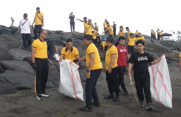 Polsek Denpasar Selatan Dukung Green Policing, Bersama Jaga Kebersihan Pantai Mertasari