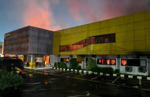 Wamen Ossy Tinjau Langsung Kebakaran Kantah Karawang, Prioritaskan Keselamatan dan Pemulihan Layanan